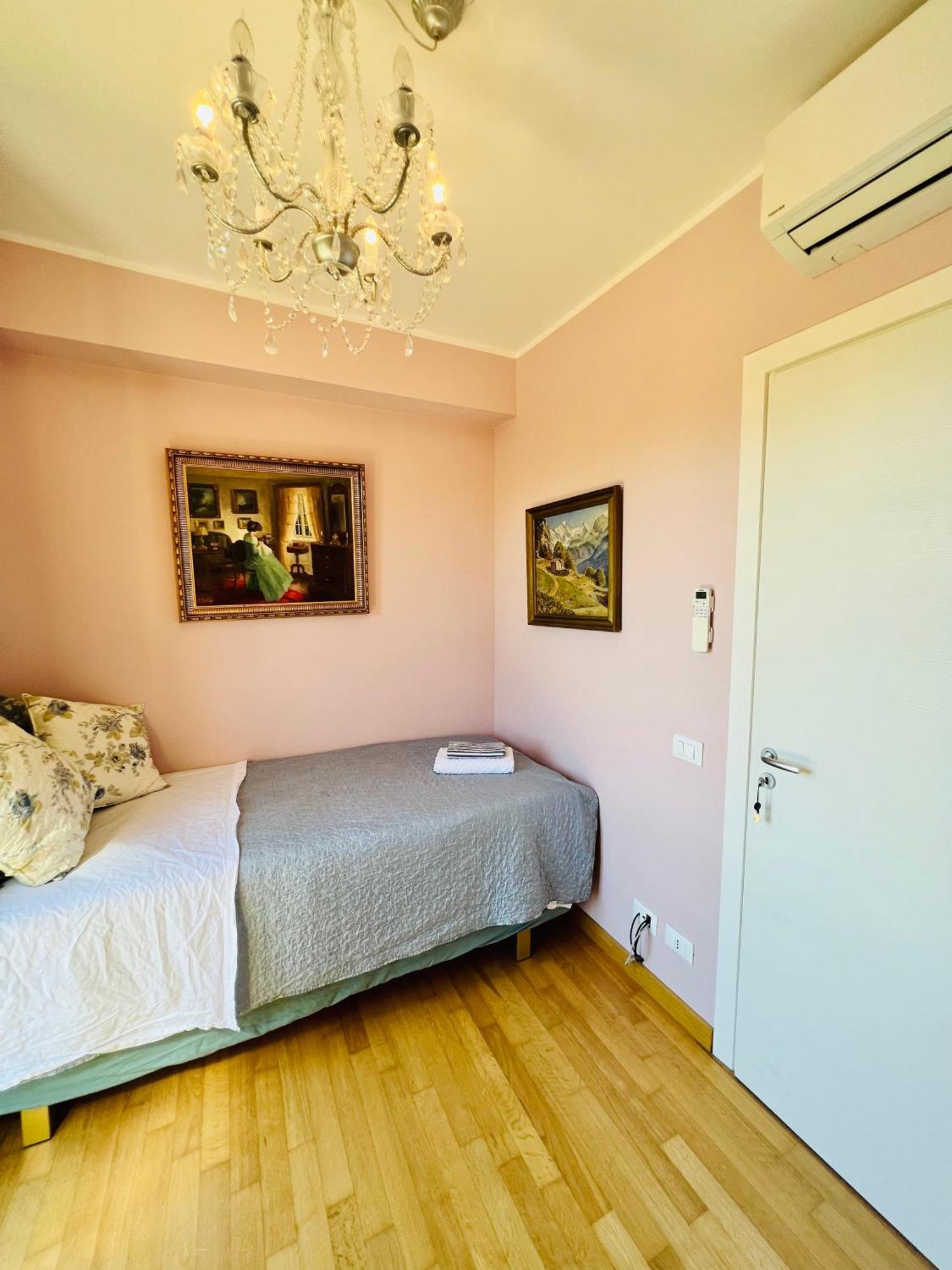 Esmaralda’s Guesthouse Terrasini Eksteriør billede
